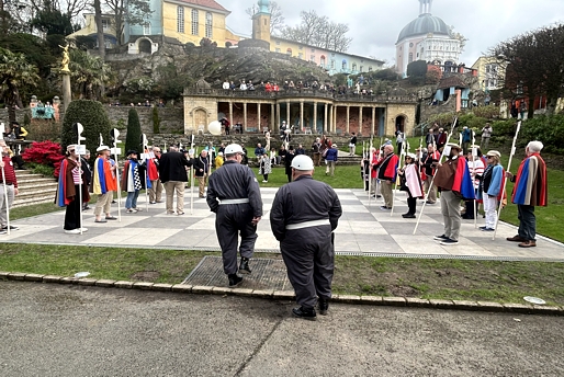 new-15.jpg (237130 bytes)