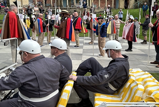 new-19.jpg (227069 bytes)